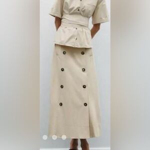 Zara trench coat skirt with front buttons. Medium. Missing belt